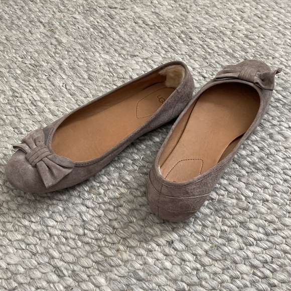 Ugg Size 9 Flats - Picture 3 of 6